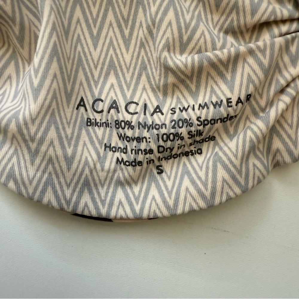 Acacia Chevron Patterned Bandeau Top - Picture 2 of 7